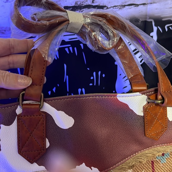 SOUTHERWESTERN NATIVE PURSE WITH WALLET. NWOT - Picture 3 of 13